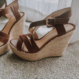 River berry camel wedges / sandals